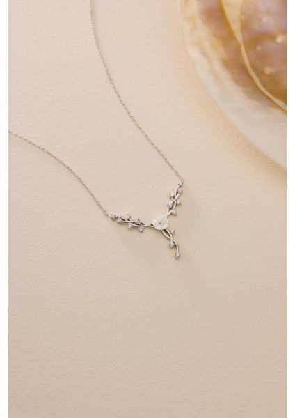 925 Ayar Gümüş Rodyum Kaplama Manolya Çiçeği Sarmaşık Model Kolye fiyatları