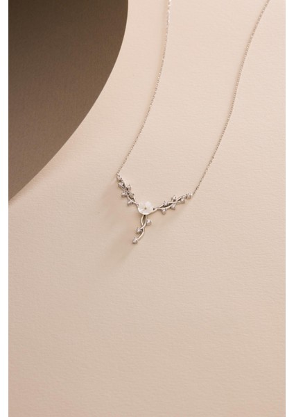 925 Ayar Gümüş Rodyum Kaplama Manolya Çiçeği Sarmaşık Model Kolye fırsatları