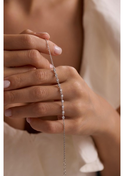 925 Ayar Gümüş Rodyum Kaplama Minik Sıralı Beyaz Zirkon Taşlı Bileklik modelleri