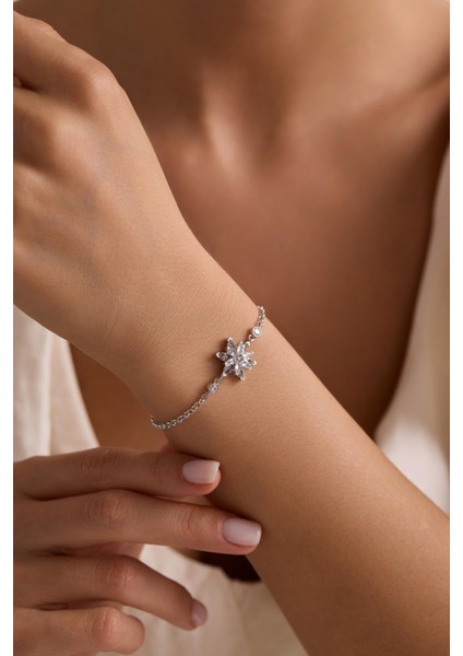 925 Ayar Gümüş Rodyum Kaplama Doç Zincirli Beyaz Taşlı Lotus Çiçeği Bileklik modelleri