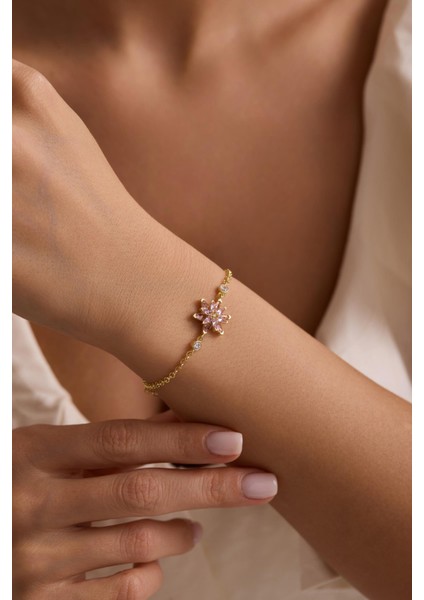 925 Ayar Gümüş Gold Kaplama Doç Zincirli Pembe Taşlı Lotus Çiçeği Bileklik fiyatları