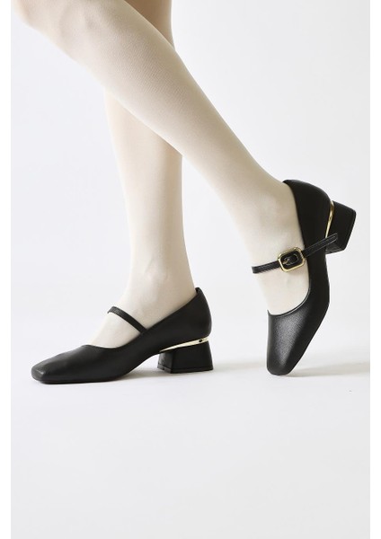 Abby Siyah Küt Burunlu Toka Detaylı Günlük Ayakkabı fiyatları