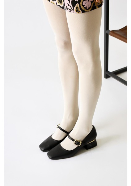 Abby Siyah Küt Burunlu Toka Detaylı Günlük Ayakkabı modelleri