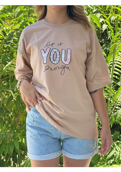 Kadın Bej Baskılı Oversize Tişört – You Desenli , Pamuklu Rahat Kalıp