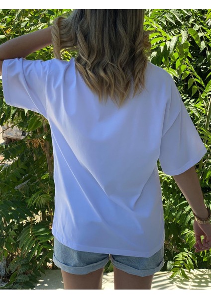 Kadın Beyaz Baskılı Oversize Tişört – You Desenli , Pamuklu Rahat Kalıp modelleri