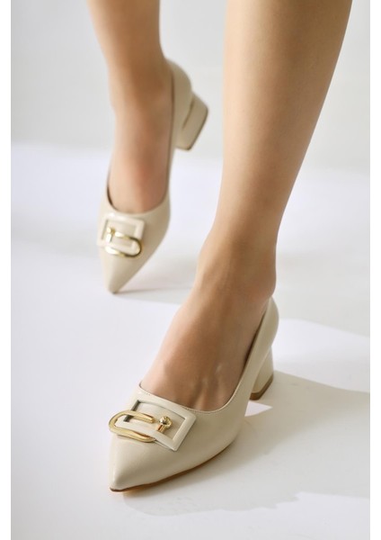 Briana Bej Sivri Burunlu Toka Detaylı Kısa Topuklu Günlük Ayakkabı