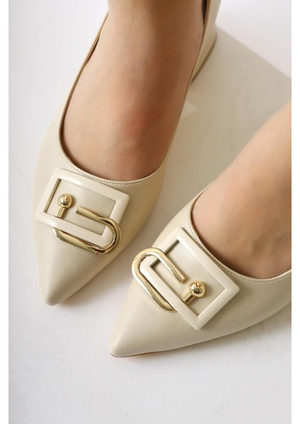 Briana Bej Sivri Burunlu Toka Detaylı Kısa Topuklu Günlük Ayakkabı modelleri