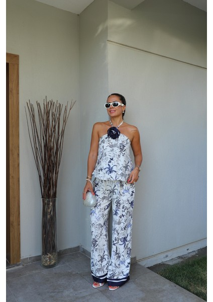 Beyaz Gül Broş Detay Desenli Bluz Pantolon Takım