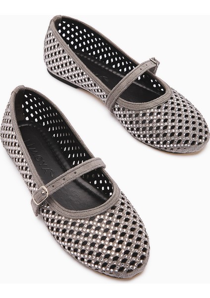 Nicole Gri Süet Oval Burunlu Delikli Taş Detaylı Tek Bantlı Günlük Kadın Ayakkabı