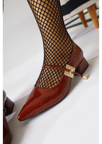 Micha Bordo Rugan Sivri Burunlu Tek Bant Toka Detaylı Kısa Topuklu Günlük Ayakkabı modelleri