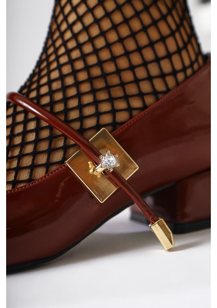 Micha Bordo Rugan Sivri Burunlu Tek Bant Toka Detaylı Kısa Topuklu Günlük Ayakkabı fırsatları