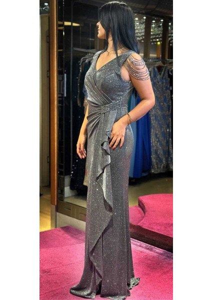 Siyah Gümüş Kalın Askı Boncuk Işlemeli Yırtmaçlı Düz Kesim Simli Uzun Abiye Elbise 7599 fırsatları