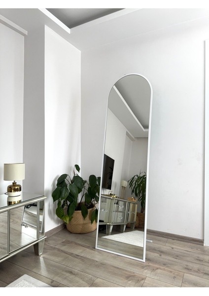 Beyaz Metal Çerçeveli Oval Ayaklı 180X50 cm Boy Aynası