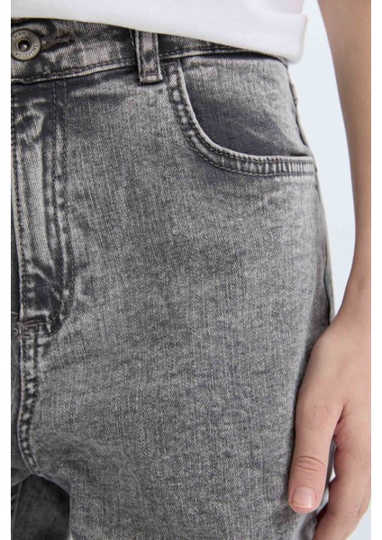 Erkek Çocuk Balloon Fit Yırtık Detaylı Düz Paça Jean Pantolon C5707A824WN indirimleri