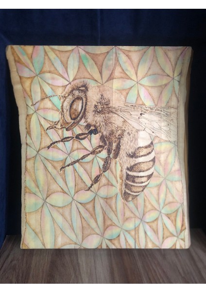 El Yakması Ahşap Tablo (Yaşam Çiçeği ve Arı) fiyatları