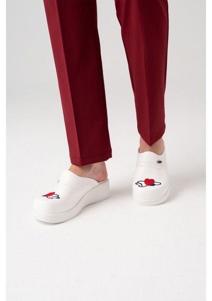 Beyaz Bayan Vivanakış Sabo Terlik Nakışlı Ortopedik Doktor Hemşire Hastane Terliği