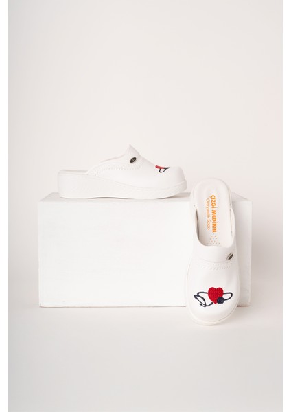 Beyaz Bayan Vivanakış Sabo Terlik Nakışlı Ortopedik Doktor Hemşire Hastane Terliği fiyatları