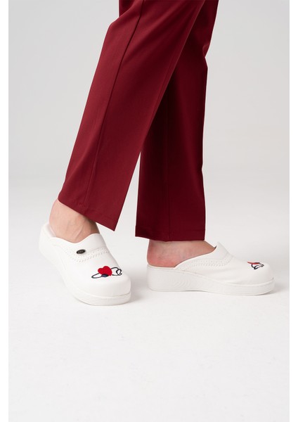 Beyaz Bayan Vivanakış Sabo Terlik Nakışlı Ortopedik Doktor Hemşire Hastane Terliği modelleri