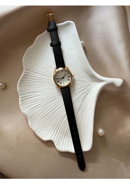 Retro Minimal Deri Kordon Vintage Kadın Kol Saati