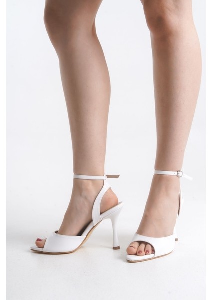 Kadın Ince Zarif Bantlı Kadeh Topuklu Ayakkabı modelleri