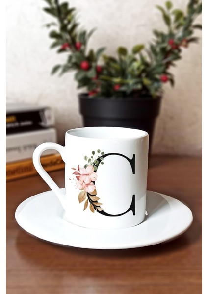 Beyaz Çiçekli Porselen Türk Kahvesi Fincanı, Şık ve Zarif Tasarım