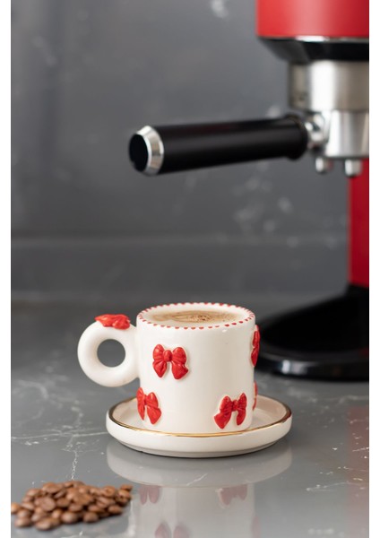 Renkli ve Şık Kahve Fincanı Seti, Keyifli Anlar Için Ideal Seçim