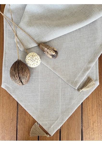 Keten Dokulu Bej Runner Örtü, Şık ve Doğal Görünüm Sağlar.