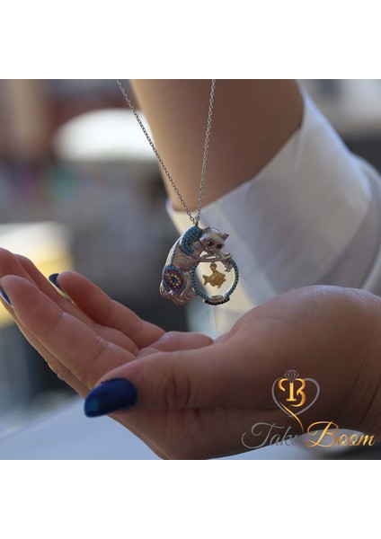 Şirin Kedi Kolye, Sevgiliye Hediye, Renkli Taşlı Akvaryumda Balık Yakalayan Kedi Gümüş Kolye