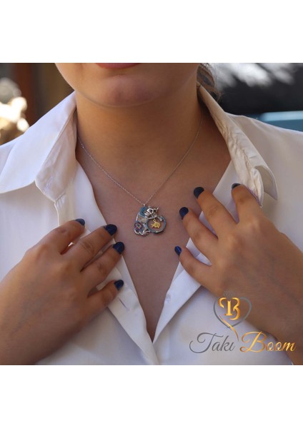 Şirin Kedi Kolye, Sevgiliye Hediye, Renkli Taşlı Akvaryumda Balık Yakalayan Kedi Gümüş Kolye