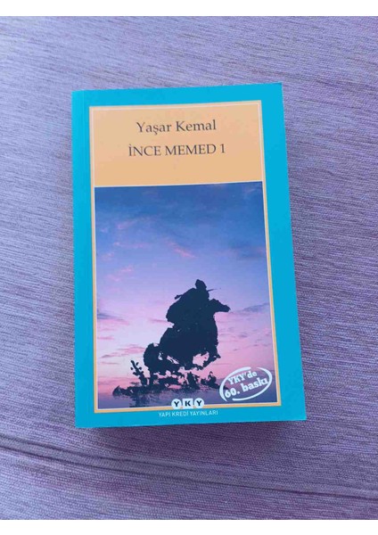 Yaşar Kemal'in "ince Memed 1" Adlı Romanı, Yapı Kredi Yayınları Tarafından Yayımlanmıştır. Kapakta Günbatımı Gökyüzü Önünde Silüet Yer Alır. 2020 Basim 436 Sayfa Cok Temiz Kondisyonda