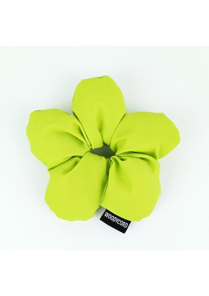 El Yapımı Fıstık Yeşili Pofuduk Scrunchie Toka - Enerjik ve Hacimli