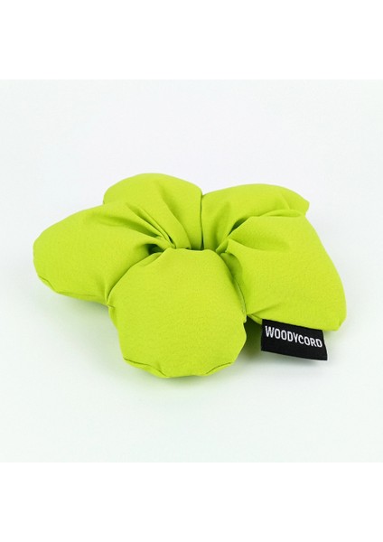 El Yapımı Fıstık Yeşili Pofuduk Scrunchie Toka - Enerjik ve Hacimli fırsatları