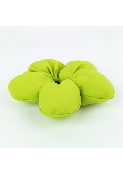 El Yapımı Fıstık Yeşili Pofuduk Scrunchie Toka - Enerjik ve Hacimli indirimleri