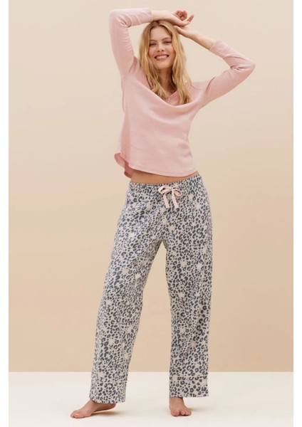 Kadın Leopar Desenli Açık Pembe Pijama Takımı – V Yaka, Biyeli fiyatları