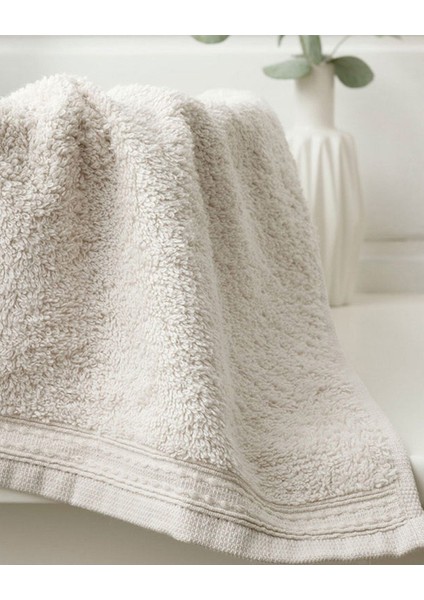 Yumuşak ve Şık 30X30 cm Bej El Havlusu, Günlük Kullanıma Uygun. fiyatları