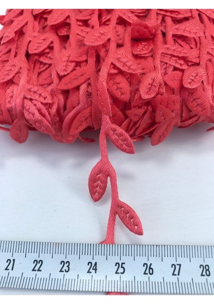 Kırmızı Saten Tek Yaprak Dekoratif Şerit, 1 Metre, En 2 Cm, Şık ve Zarif Süsleme.