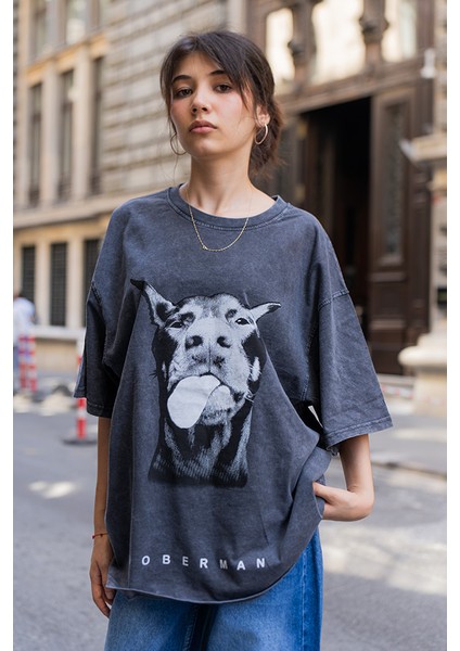 Kadın Oversize Siyah Tişört – “doberman” Baskılı Eğlenceli Tasarım