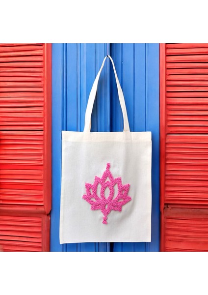 - Pembe Lotus Desenli Punch Bez Çanta – El Yapımı, Dayanıklı, Şık Kumaş Çanta