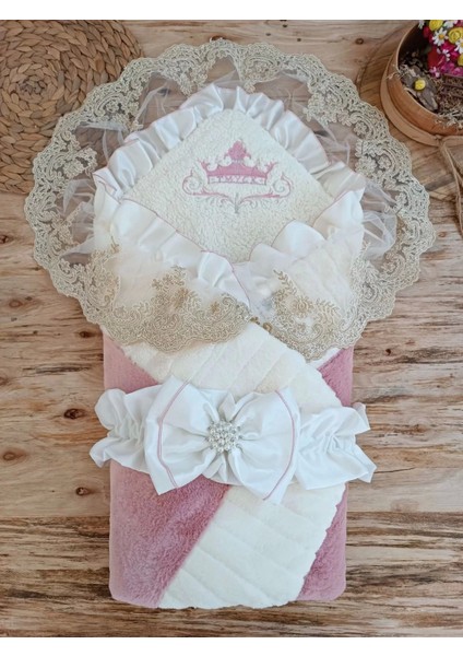 Yenidoğan Wool Yün Kumaş Taç Nakışlı Güpür Duvaklı Fiyonk Prizma Taş Unisex Kundak Bebek Battaniyesi Pembe
