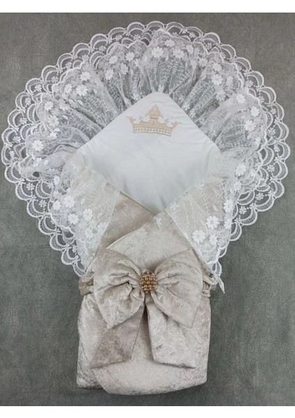 Yenidoğan Saray Kadife Taç Nakışlı Inci Fiyonklu Çift Dantel Duvak Trilüks Kundak Bebek Battaniyesi Vizon- Ekru