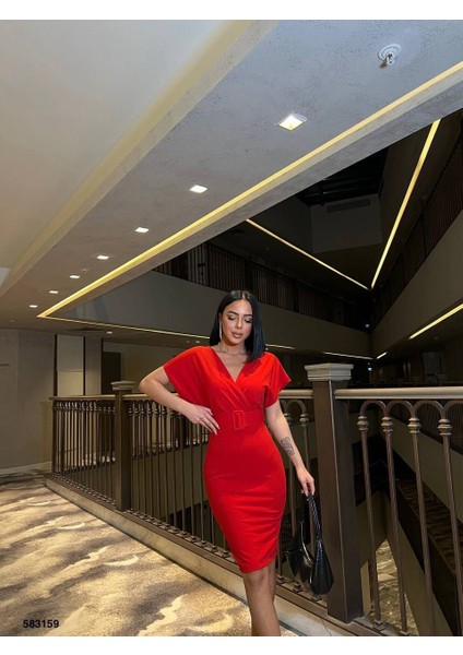 Kadın Dalgıç Krep V Yaka ve Sırt Dekolte Detaylı Elbise fırsatları