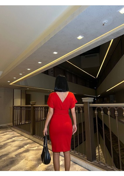 Kadın Dalgıç Krep V Yaka ve Sırt Dekolte Detaylı Elbise indirimleri