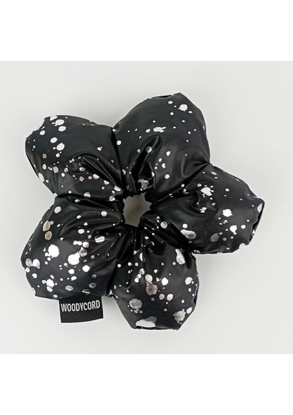 El Yapımı Siyah Parlak Gümüş Puantiyeli Pofuduk Scrunchie Toka - Işıltılı ve Hacimli fırsatları