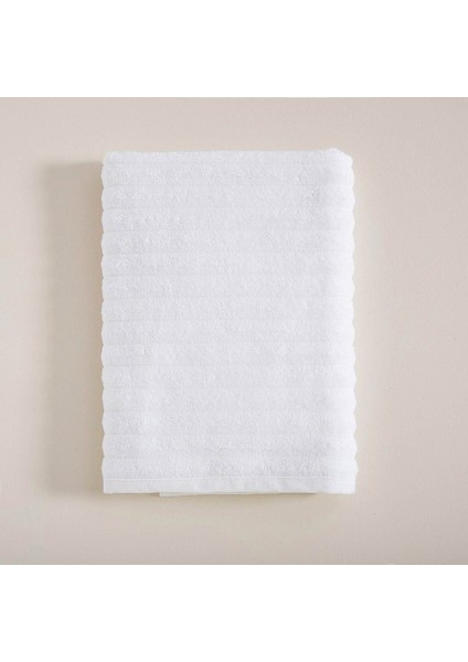 Yumuşak ve Hafif 70X140 cm Beyaz Banyo Havlusu, Konfor ve Şıklık Sunar
