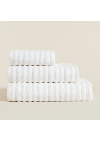 Yumuşak ve Hafif 70X140 cm Beyaz Banyo Havlusu, Konfor ve Şıklık Sunar fiyatları