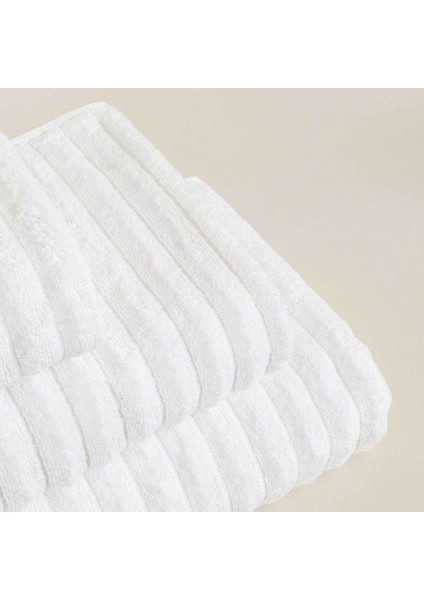 Yumuşak ve Hafif 70X140 cm Beyaz Banyo Havlusu, Konfor ve Şıklık Sunar modelleri