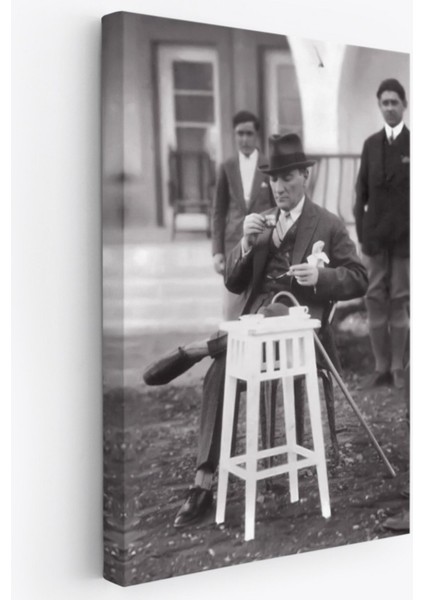 Mustafa Kemal Atatürk Kahvesini Içerken Fotoğrafik Dekoratif Kanvas Tablo, Duvar Dekoru EZ124