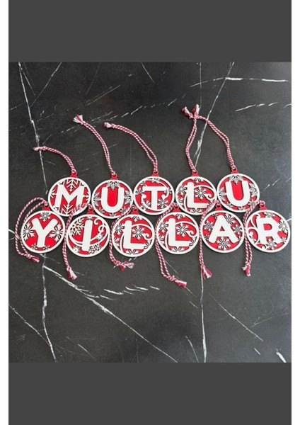 Bfs 11 Harfli Kırmızı Beyaz Ipli Mutlu Yıllar Yazılı Ahşap Yılbaşı Ağaç Süsü