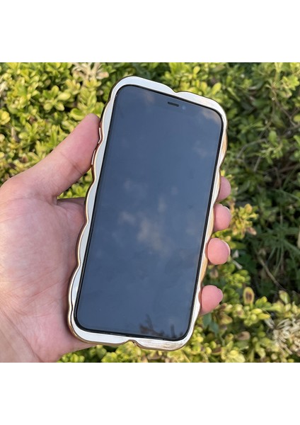iPhone 11 Kılıf Yaprak Desenli Parlak Darbe Önleyici Silikon Kapak modelleri