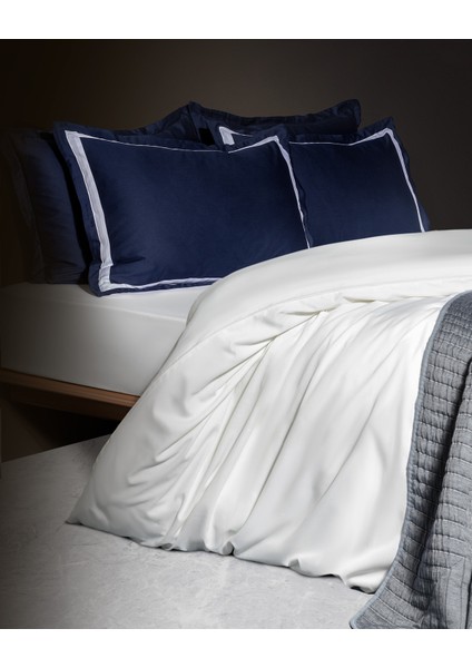 Jeanne Family Size Bordürlü Saten Nevresim Takımı - Lacivert/beyaz